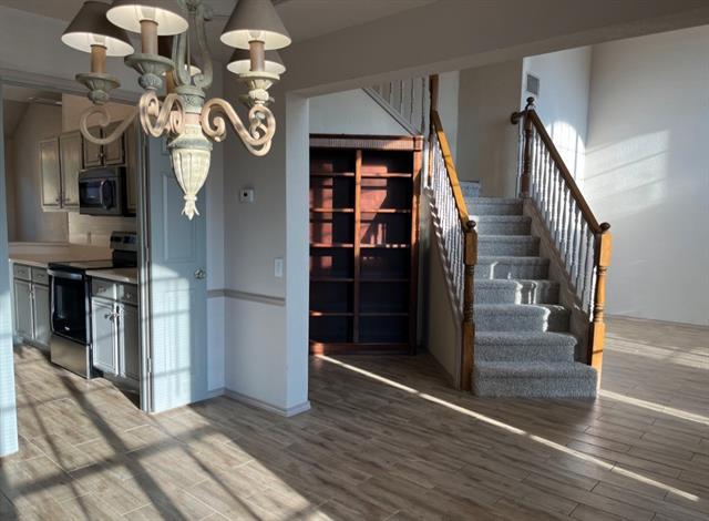 Building Photo - 4611 Shorewood Dr