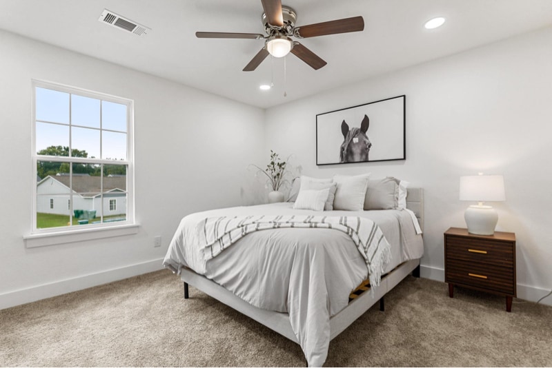 Building Photo - 1000 Middle Ln