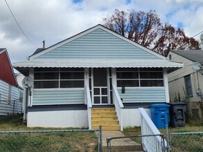 Building Photo - 829 Centre Ave NW