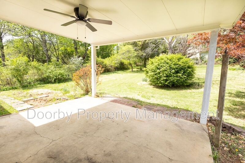 Building Photo - 8911 Drake Parkway Rd