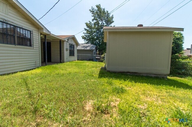 Building Photo - 2018 Newton Dr