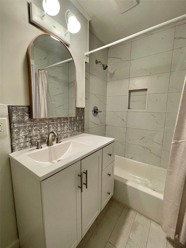 Building Photo - 1112 Southampton Dr