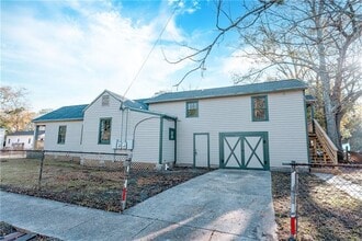 Building Photo - 1013 Elmira St