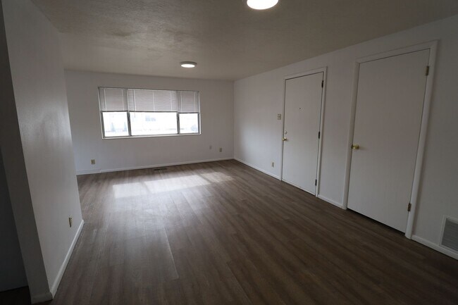 Building Photo - 312 W 450 N St
