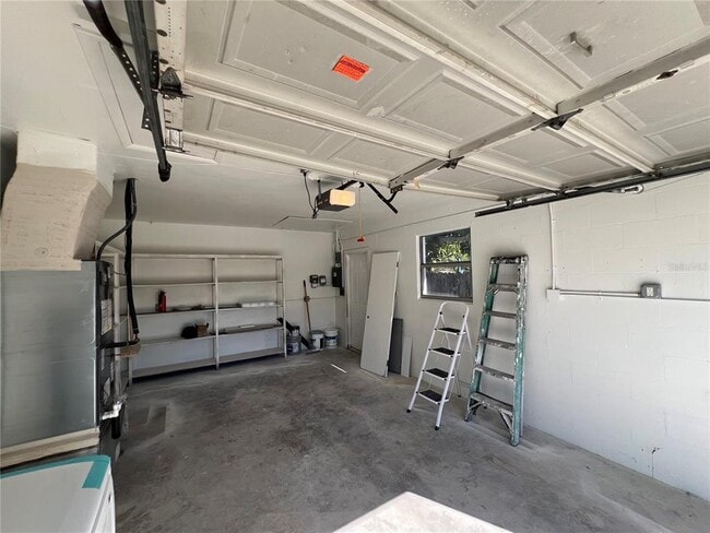 Building Photo - 2502 Tropical Shores Dr SE