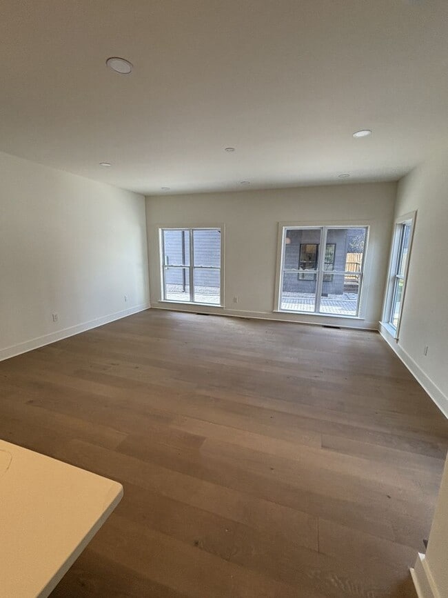 Building Photo - Brand-new 4-bedroom, 3.5-bath home