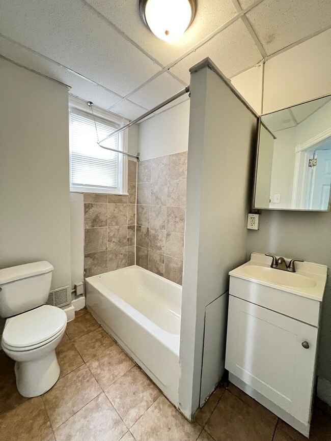 Building Photo - Refreshed 3BR/1BA Cozy Home with Porch & Fenced Yard!