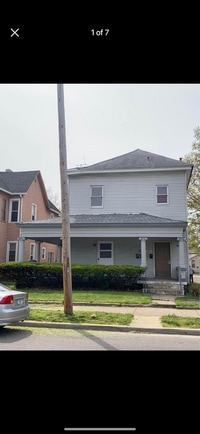Building Photo - C-House
