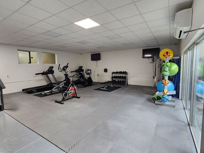 Building Photo - 65 Clarkson St