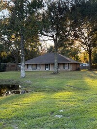 Building Photo - Must see this Beautiful Remolded 4 Bedroom 2.5 Bath Home in Walker