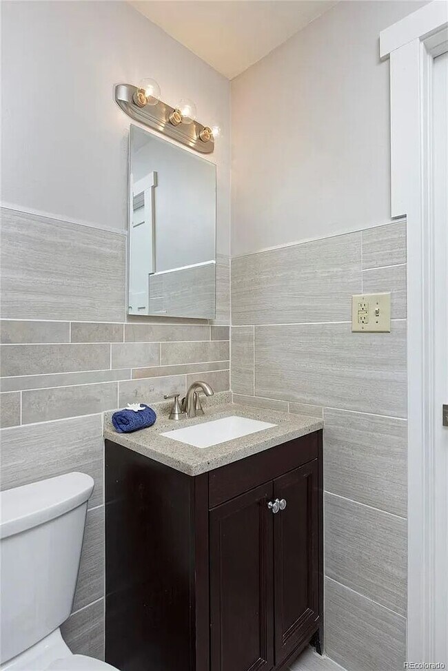 Building Photo - Charming 3-Bedroom Oasis with Expansive Yard and Driveway!