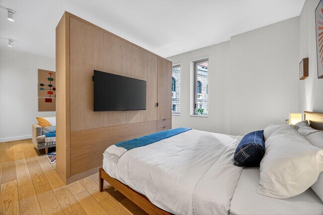 Building Photo - 84 William St