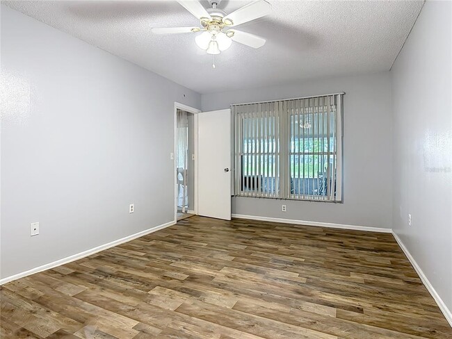 Building Photo - 571 Hunter Cir