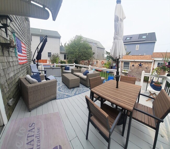 Building Photo - 24 Pine Point Rd