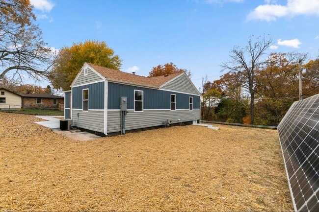 Building Photo - 702 S 10th Ave