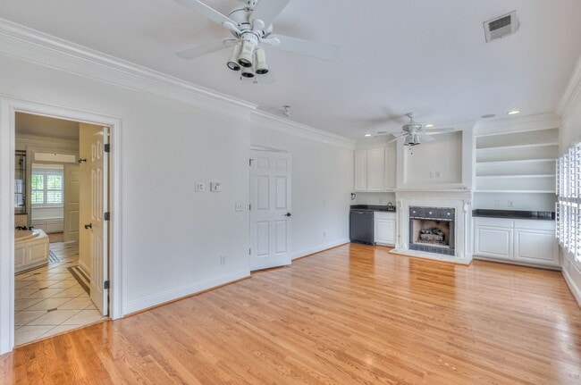 Building Photo - Perfect Brownstone in Sylvan Park near West End