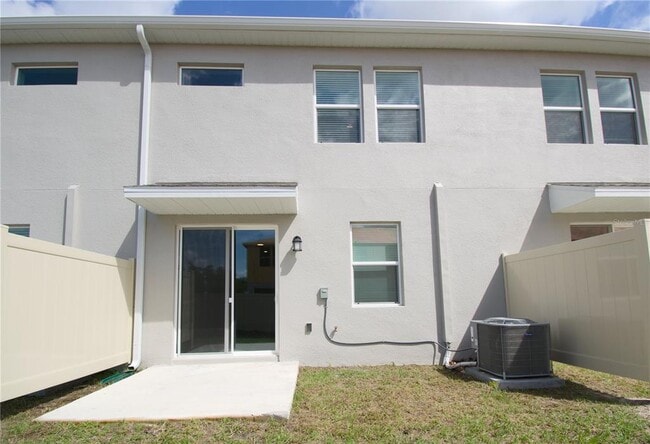 Building Photo - 2500 Skyline Lp