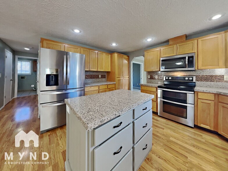 Building Photo - 2711 NE 154th Ct