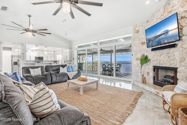 Building Photo - 100 Bonita St