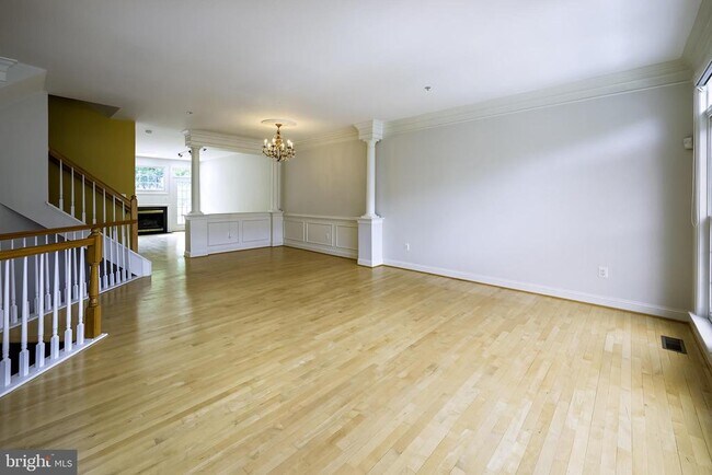 Building Photo - 1156 Regal Oak Dr