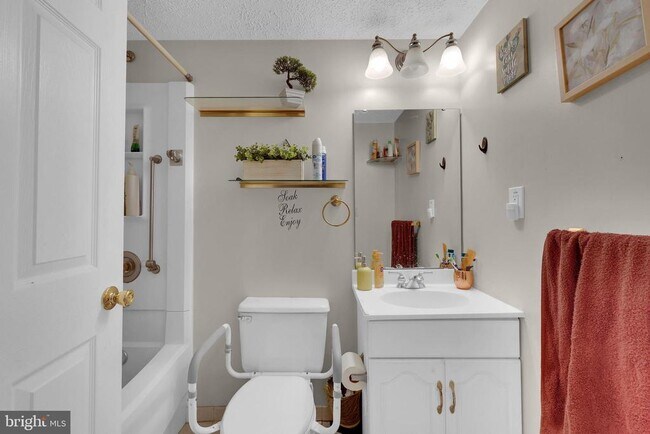 Building Photo - 89 Doe Ct