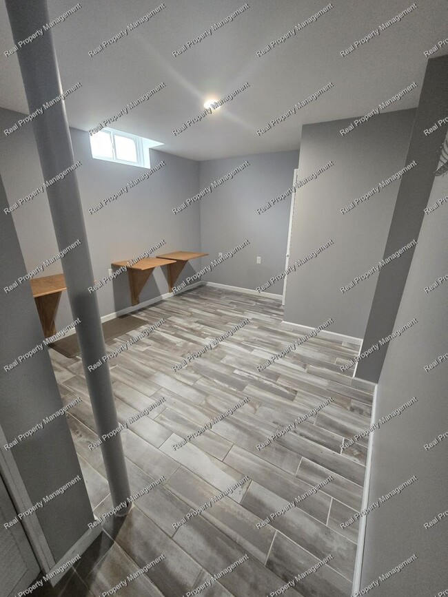 Building Photo - 9763 Garden Way