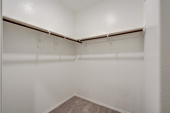 Building Photo - 40735 Gate Ridge Dr