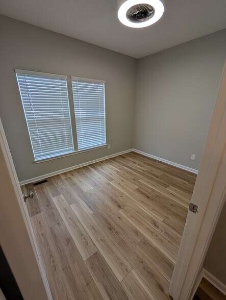 Building Photo - 7656 Meadow Brooke Way