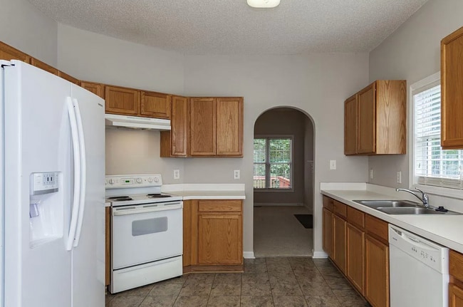 Building Photo - 3 Bedroom Ranch Near NCSU