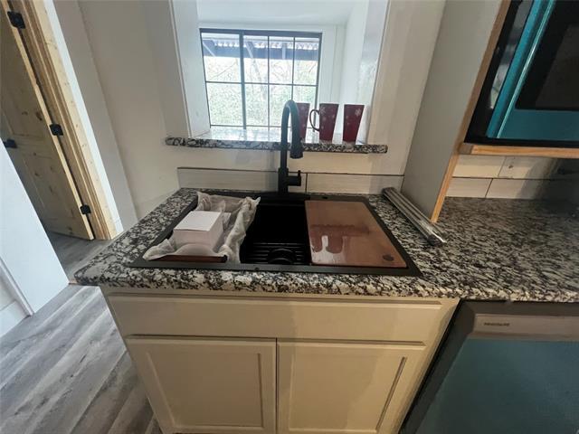 Building Photo - 208 Cliffdale Ave