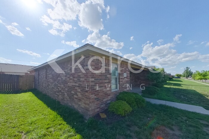 Building Photo - 4506 S Roberts St