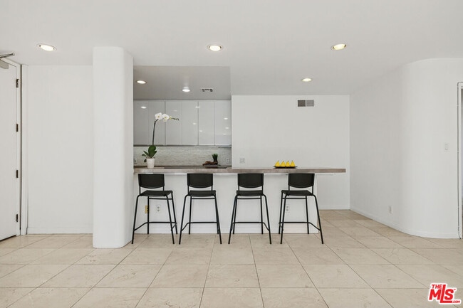 Building Photo - 10747 Wilshire Blvd