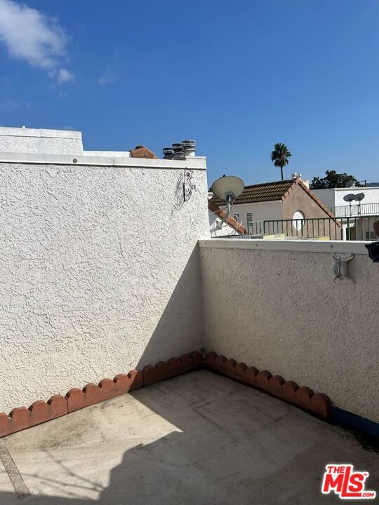 Building Photo - 5420 Sylmar Ave