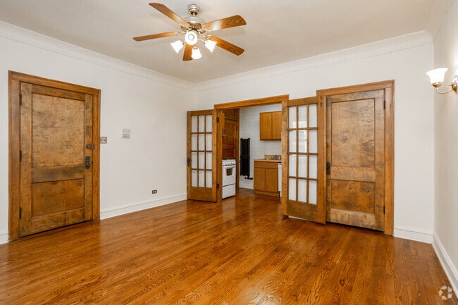 1BR, 1BA - 500SF - 2339 N. Geneva