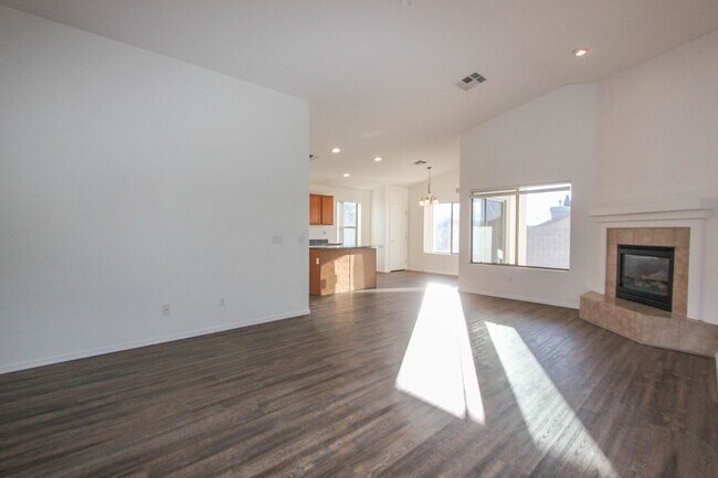 Building Photo - Viewpoint North - Three Bedroom Home