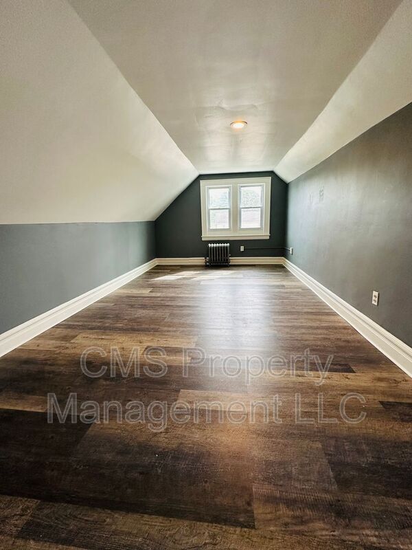 Building Photo - 301 E 9th Ave