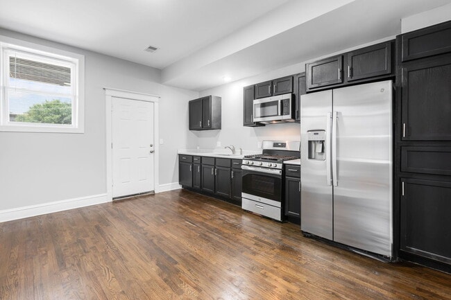 Building Photo - 5724 S King Dr