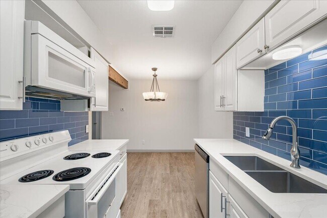 Building Photo - 2302 Berkett Dr