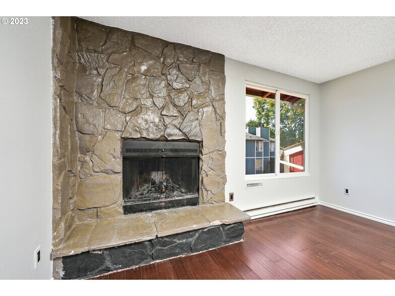 Building Photo - 1470 SE Walnut St