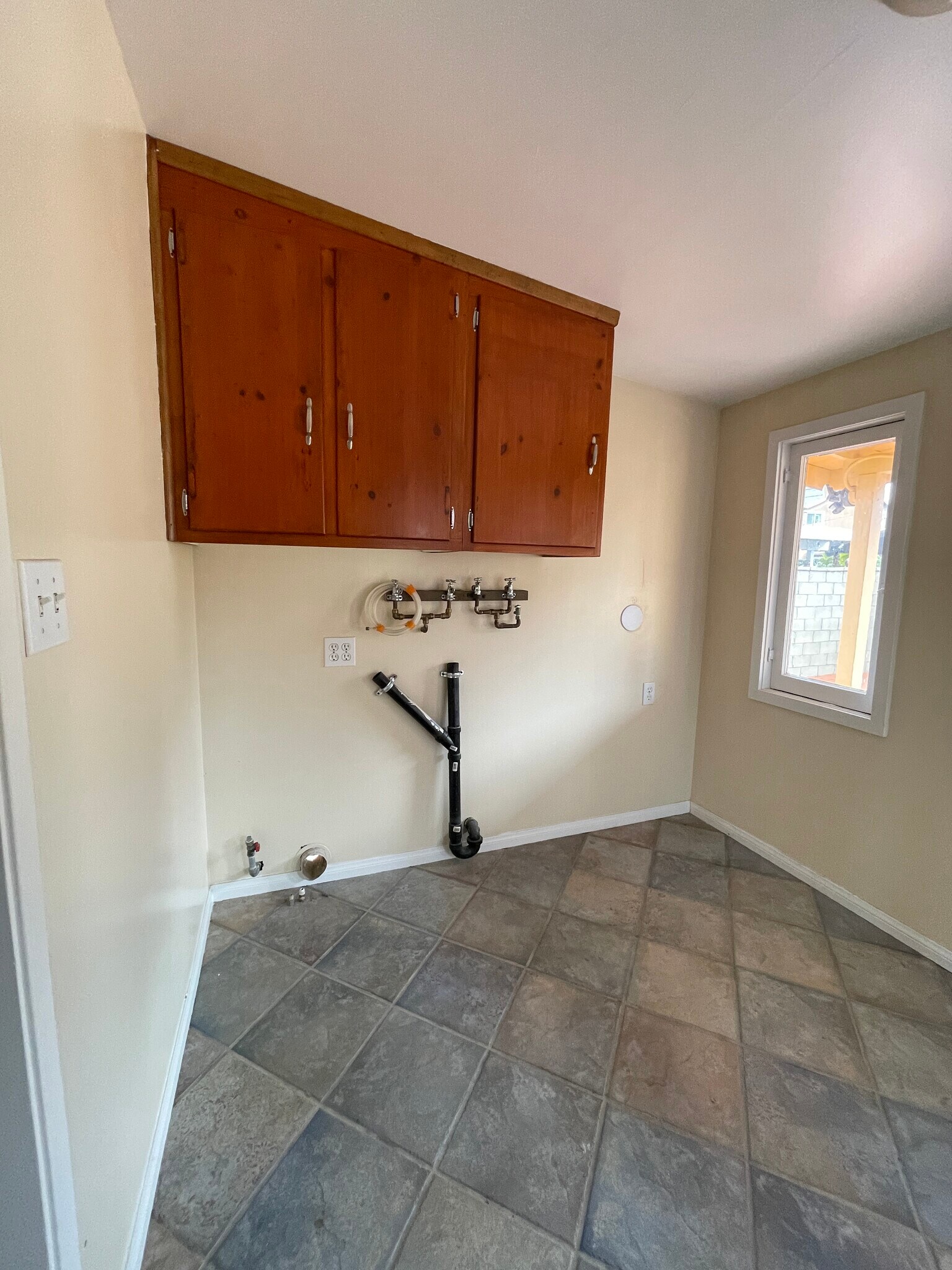 Laundry hook ups - 3538 W 118th Pl