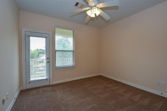 Building Photo - 815 Garden Rose Ln