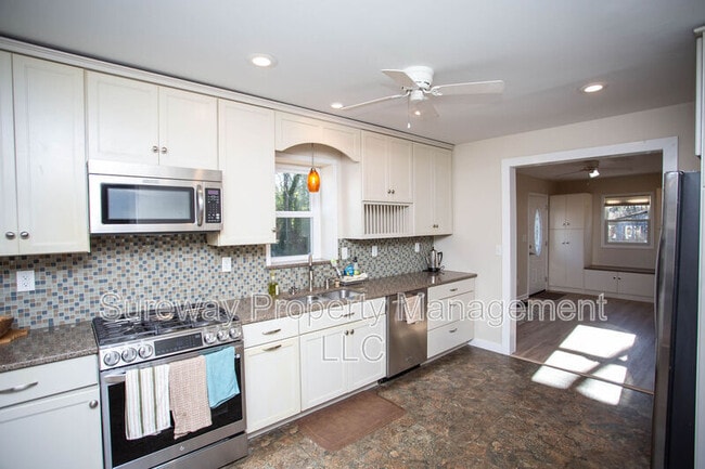 Building Photo - 90 Clubhouse Rd