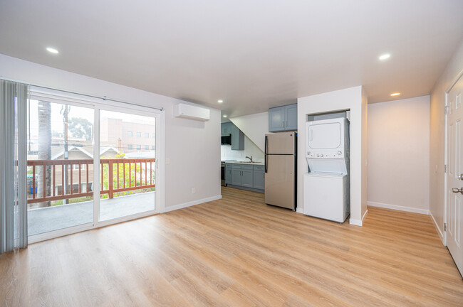 Building Photo - Beautiful and Freshly Renovated Hillcrest ...