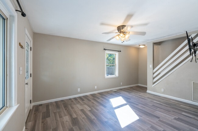 Building Photo - 7805 Ruthven Rd