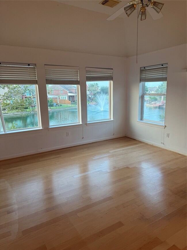 Building Photo - 12022 Miramar Shores Dr