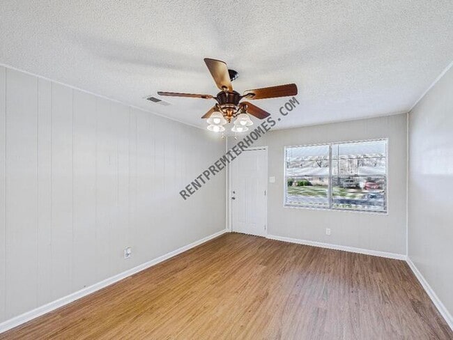 Building Photo - 6921 Knollwood Rd