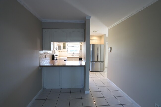 Building Photo - 101 Shoreview Dr