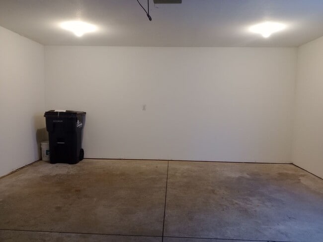 Building Photo - 1729-1731-1731 Louise Cir