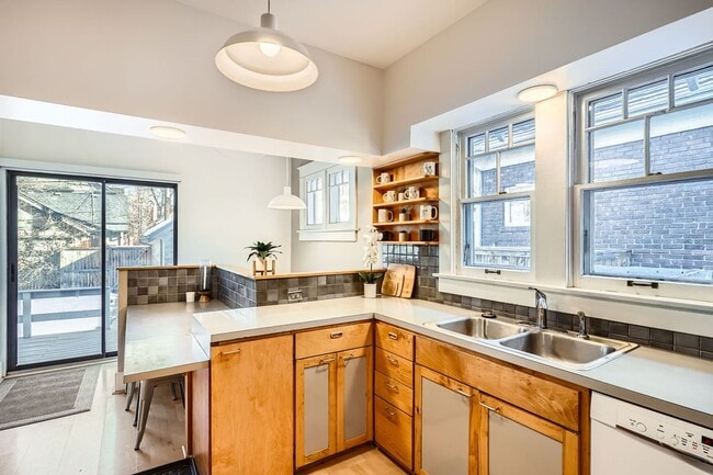 Building Photo - Fully Furnished 3BR Home Near Wash Park