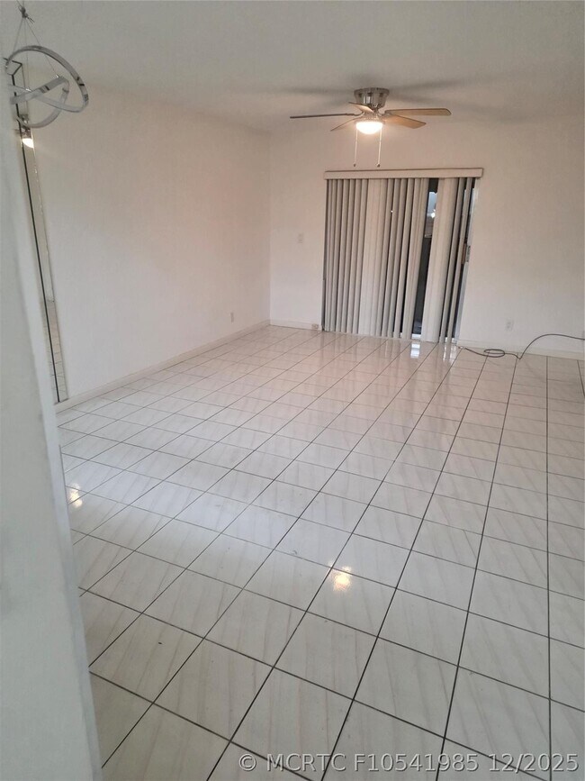 Building Photo - 259 S Cypress Rd